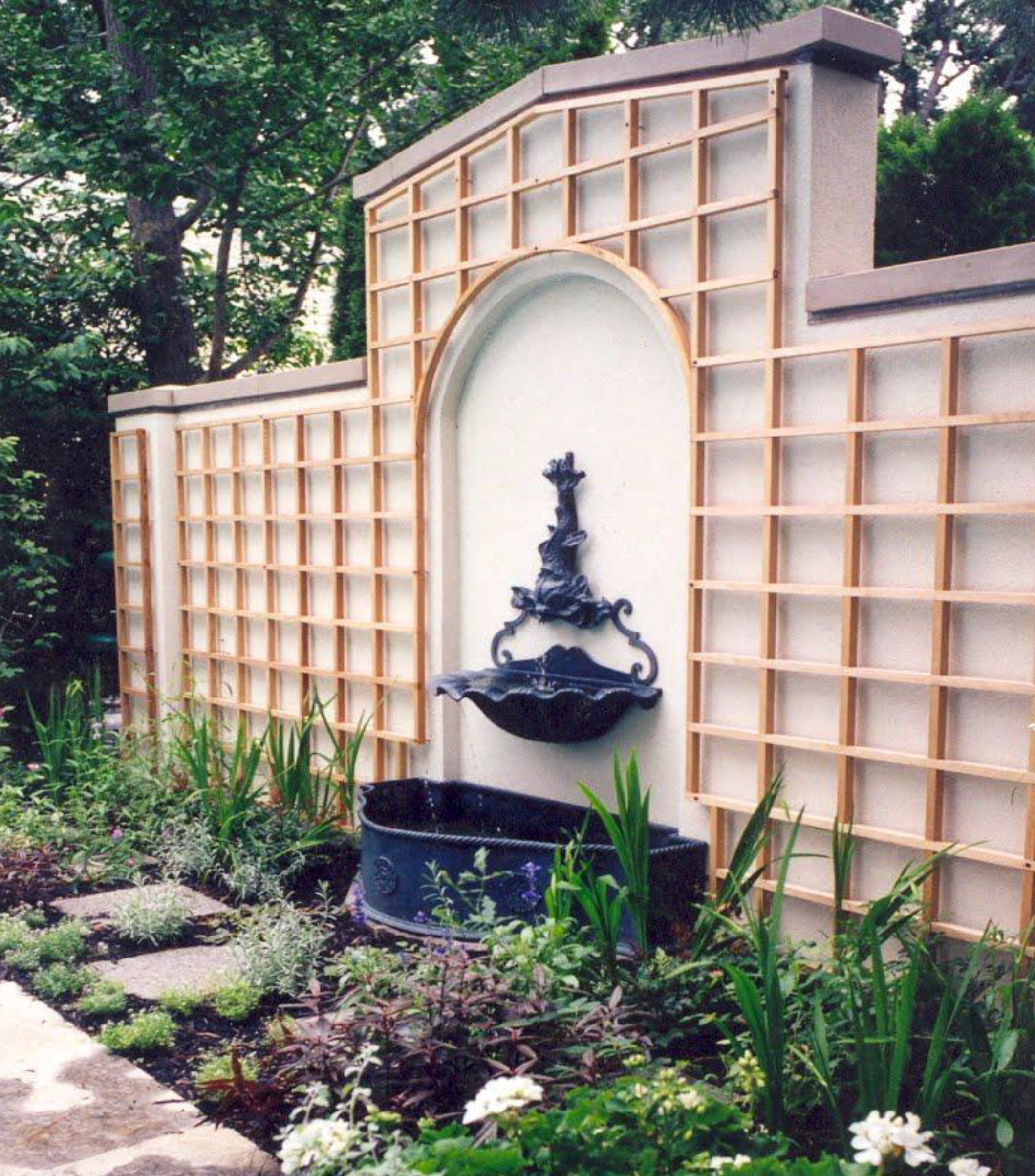 Trellis arch